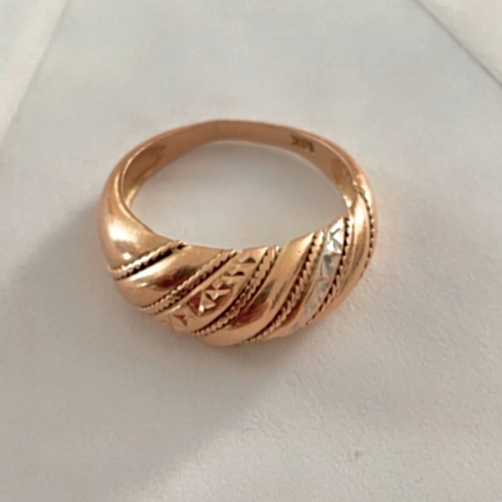 10K gold ring. Size 7💍
